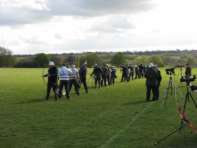  Ein schöner Morgen mit Bogenschießen 